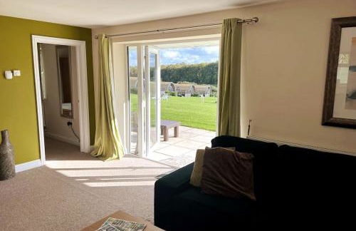 Gamekeepers Cottage - Hot Tub, 2 bed, sleeps 4, private patio, AC, stunning views - Photo 52