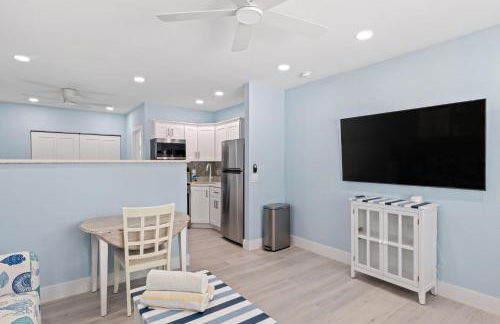 Captain Ed's - Charming Studio at PalmView of Sanibel with Bikes - Photo 2