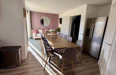 Elysian Escape, modern 5 bedroom house - Photo 4