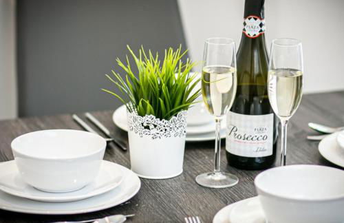 Pluxa The Hideaway - Fully private serviced apartment & parking - Foto 34