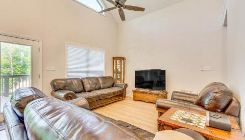 Lakefront Retreat with Multi-Level Deck and Dock! - Foto 5