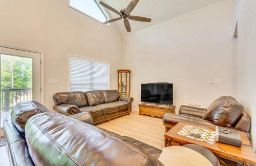 Lakefront Retreat with Multi-Level Deck and Dock! - Foto 5