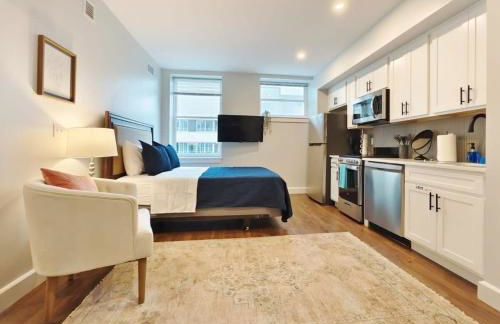 Fun Cozy Apts - 1 25 Mile Walk to TIAA Bnk Fld - Foto 2