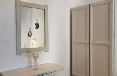 Helen's Minimal Studios & Apartments - Photo 9