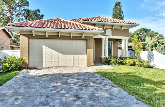 Amalfi Vacation Rental: Stylish 3-BR Retreat Steps from Vanderbilt Beach. Relax by the Private Pool and Enjoy Modern Amenities. Ideal for Families with Easy Access to Mercato and Local Attractions - Foto 29