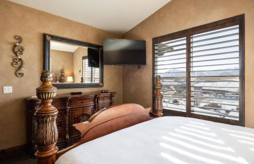 Private Hot Tub, Minutes to Ski, Cozy Getaway, Beautiful Condo- Large 3BR, Private Garage! - Photo 6