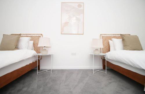 Modern Two BR | Free Parking - Foto 33