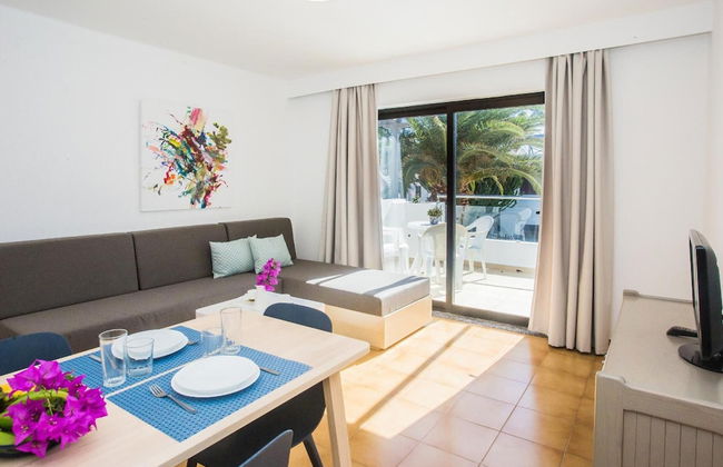 Apartamentos Los Tulipanes - Photo 30