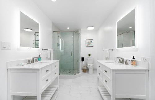 UF SUNSHINE HOUSE - Patio & BBQ - Chef Kitchen - EV Car Station - Upscale Neighborhood! - Foto 18