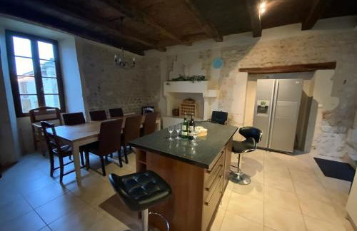 French Farmhouse Retreat with pool & superb views. - Foto 11