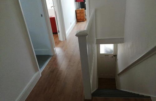 Lovely 3 Bedrooms Flat Near Romford Station With Free Parking - Foto 12