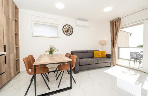 Poolside Hideout Apartments - Photo 106