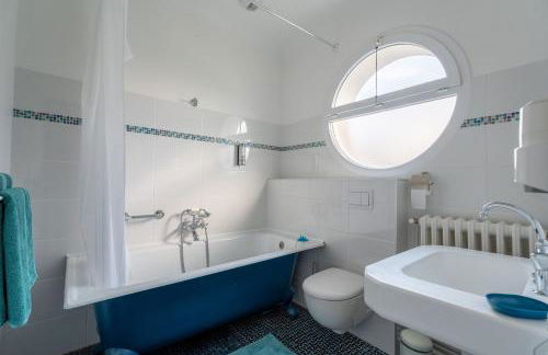 Maison Art Deco-5 salles de bains, 1 suite, piscine, clim, parking - Foto 45