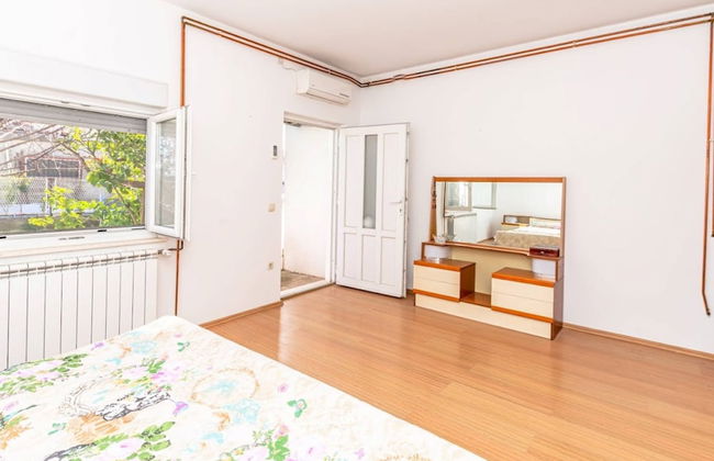 Sunny and Sleek Apartment Kastel Novi With Terrace - Photo 3