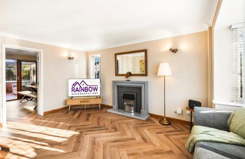 Spacious 5-Bedroom Home, Accommodates 10, Fast Wi-Fi & Parking Included - Foto 20