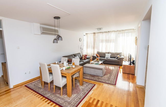 Modern 2bdr Apartment in the Center- Free Parking - Foto 2