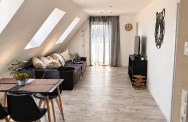 CLUBHAUS 6 - Dachwohnung mit 2 Schlafzimmern, Balkon & Netflix - Foto 1