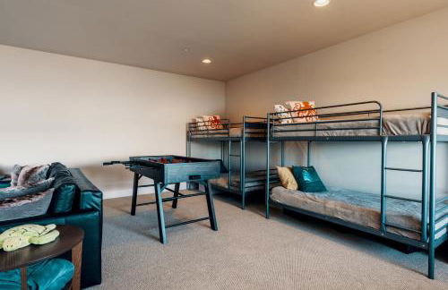 Stunning House with Views of Puget Sound! Ideal for Family Reunions - Photo 60