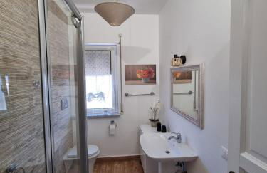 CITY HOUSE & FREE PARKING by Perry-Holiday moderno, panoramico e comodo fino a 6 ospiti - Foto 45