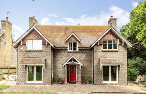 Large coastal cottage, private indoor pool, hut tub, sauna and steam pod - Photo 10