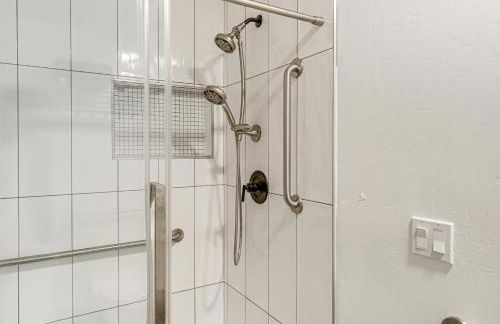 1 Mi to Rabobank Arena Home with Gazebo! - Photo 19