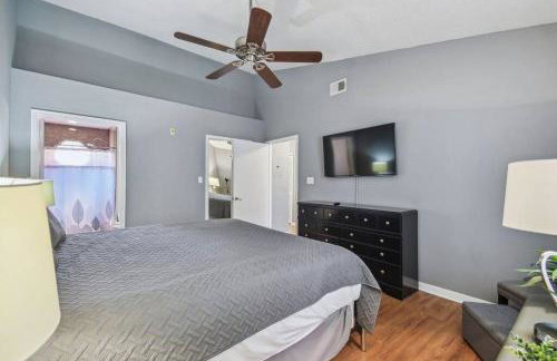 FABULOUS New Decor, Near Dis, Fireplace, Star Wars Children's BR, Next To Pool, LOW rates! - Foto 79