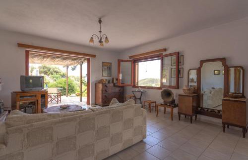 Overlooking Cheromilos - Foto 9