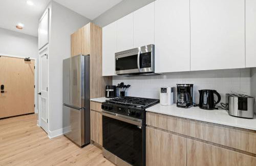 Edgewater Apt with Free Parking Gym Modern Living - Photo 10