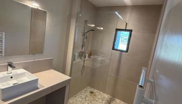 Le Mas des Grillons, mas rénové entièrement climatisé avec piscine et vue Ventoux - Foto 3