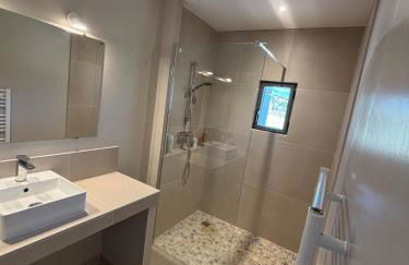 Le Mas des Grillons, mas rénové entièrement climatisé avec piscine et vue Ventoux - Foto 3