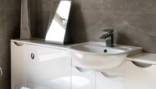 Rhondda Valleys with Breathtaking Riverside Views - Foto 3