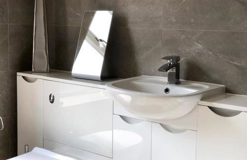 Rhondda Valleys with Breathtaking Riverside Views - Foto 3