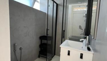 Barn Cottage at Yoga Farm with Natural Swimming Pool near Beach - Foto 4