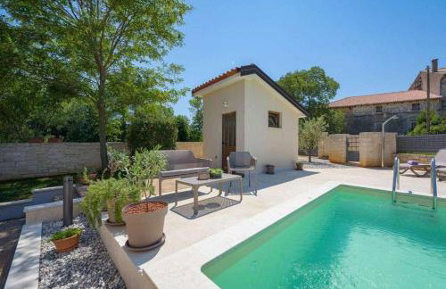 Malerische Villa mit Privatpool, mediterranem Garten, Outdoor-Kueche, Waschmaschine, Trockner - Photo 36