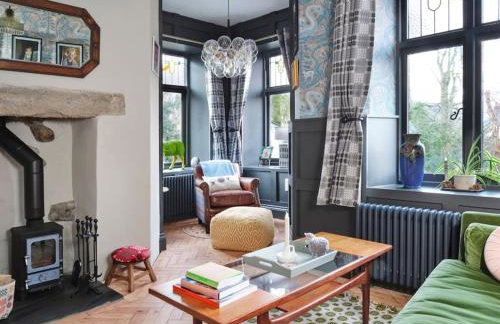 Ty Pandy Eclectic Luxury Family cottage Sleeps 8 adults and 2 children - Photo 21