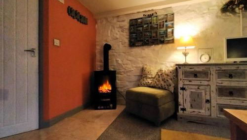 Yr Hen Efail - Quirky Old Smithy cottage near forest walks, cycling & lakes - Foto 4