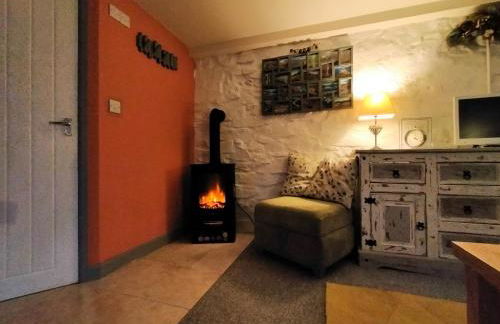 Yr Hen Efail - Quirky Old Smithy cottage near forest walks, cycling & lakes - Foto 4