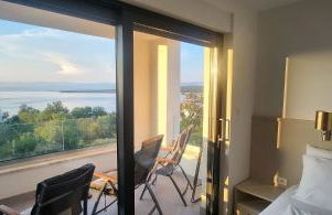Modern 3BR Apartment with Private Pool, Sea View & Garage - Foto 16