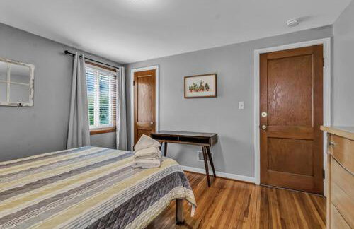 Gorgeous 2 Queen Bedroom Lower Apartment in North Buffalo with Free Driveway Parking - Foto 8