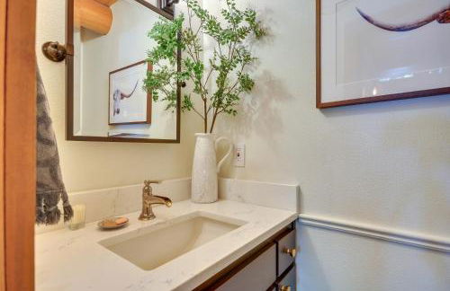 Luxe Cabin in the Woods Walk to Lake! - Foto 25