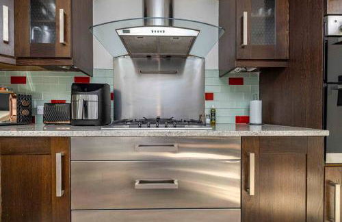 Ealing Manor - 6 beds 3 sofa beds sleeps 9 ppl - Foto 16