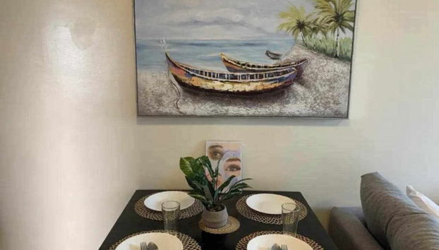 Cozy 1 Bedroom in Mactan Newtown - Foto 2, Servicio de comidas en la habitación