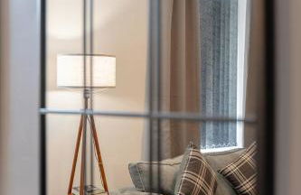 Family-Friendly 2-Bed Home with Games & Fireplace - Foto 14