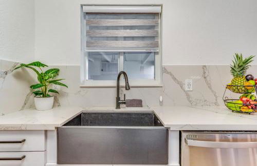 Friendly Fox Luxury Pool & Spa House Near Downtown & Beach - Foto 17