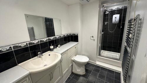 Ely Stays Flat 2 - Photo 3, Shower