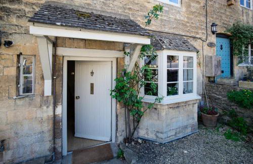 Gleneda Cottage - a renovated, traditional Cotswold cottage full of charm with fireplace and garden - Photo 49