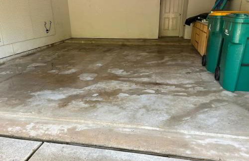 Lovely Woodlands home w/heated pool and spa! - Foto 15