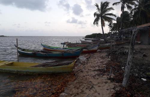 CHALE PERTO DA PRAIA COM DUAS SUITES E VARANDAO - Photo 29