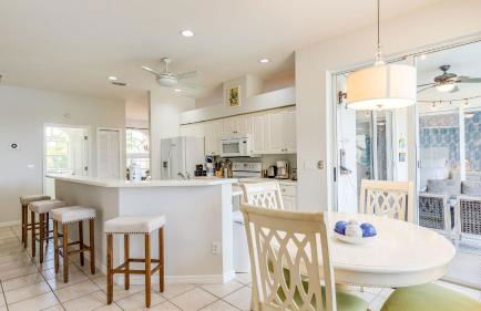 Private Pool Pond Views Bonus Lounge in Gated Naples Community Drive to Dining Sand - Foto 5