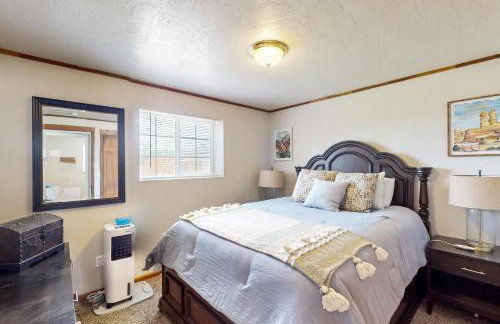 History, Hikes and Cozy Nights Parowan Gem with Deck! - Foto 17